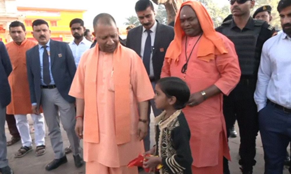 CM Yogi visits Balrampur, offers prayers at Devi Patan temple