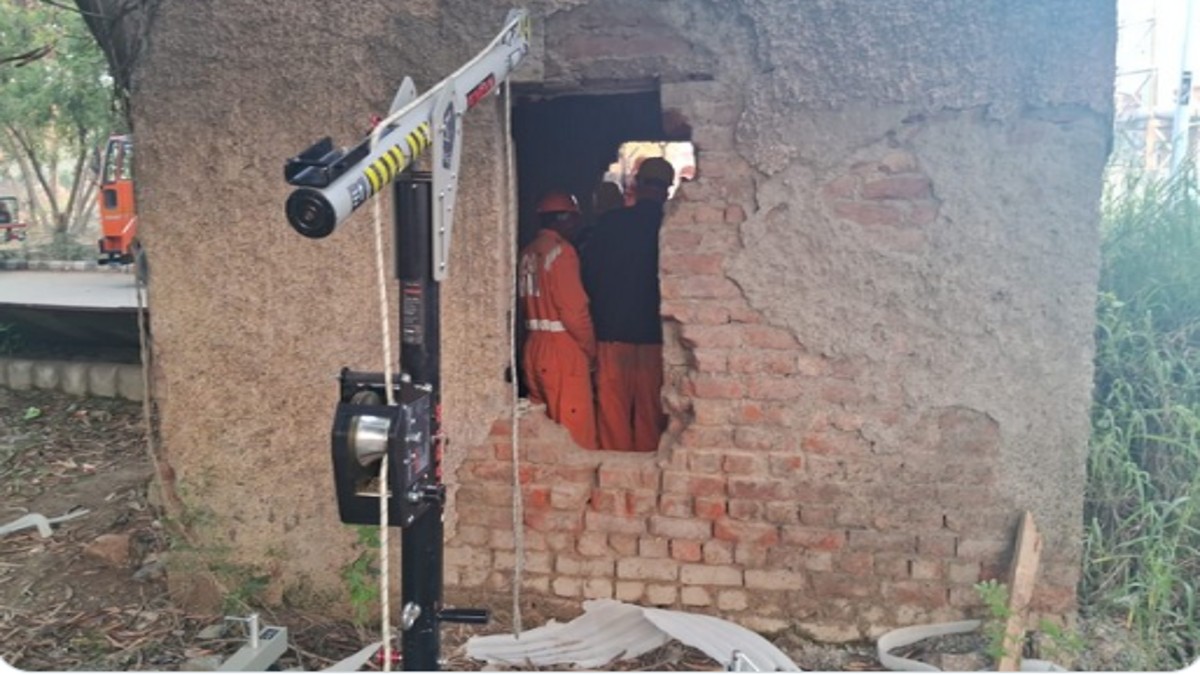 Child falls into borewell in Delhi’s Keshopur, rescue operation underway