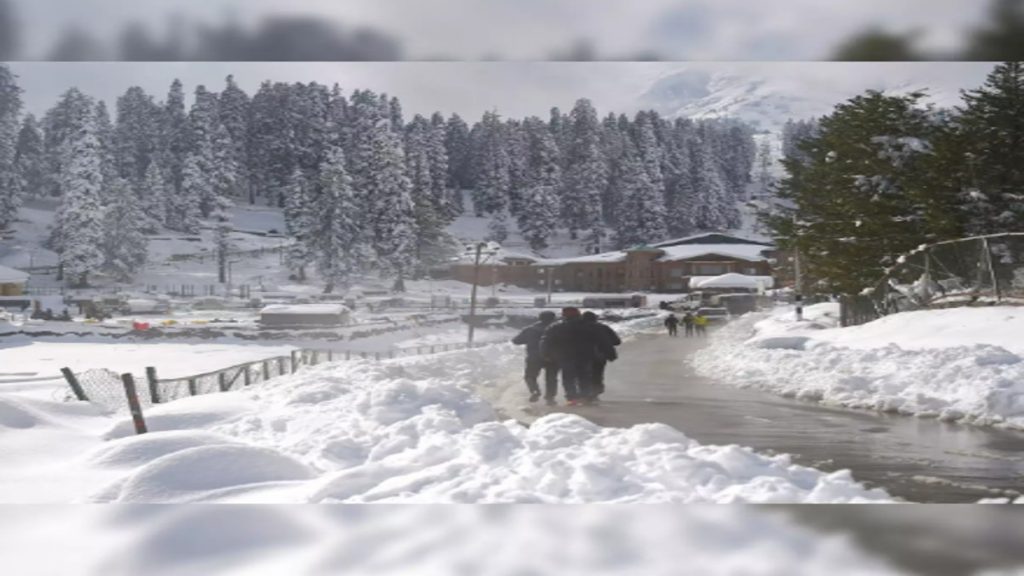 Snowfall in Poonch