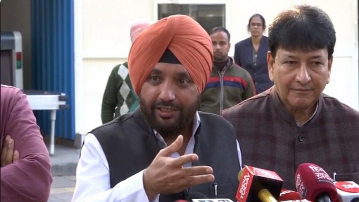 Delhi Congress chief Arvinder Singh Lovely resigns, says party allied with AAP