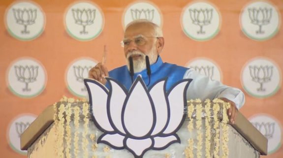 “Aag desh me nahi, unke dilon me lagi hai…” PM Modi hits out at Congress