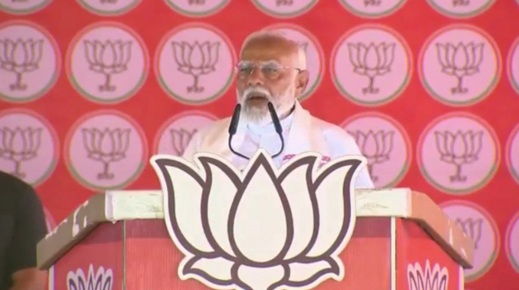 “Shehzade of SP-Congress do not see anything before their family”: PM Modi