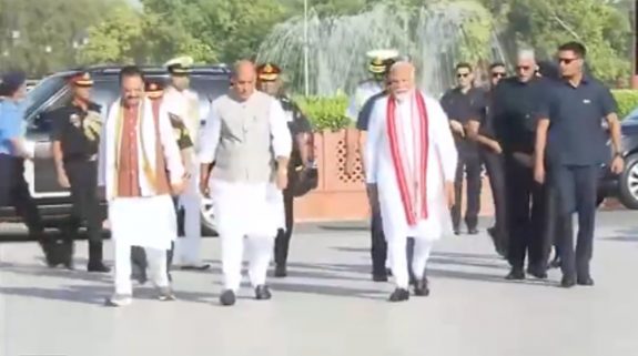 PM-elect Narendra Modi visits War Memorial ahead of swearing-in ceremony