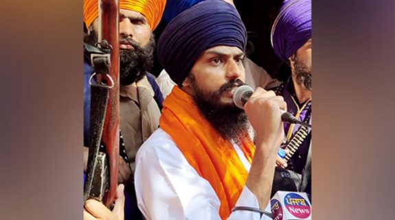 Jailed pro-Khalistani separatist Amritpal Singh leading in Khadoor Sahib, Indira Gandhi assassin’s son ahead in Faridkot LS poll