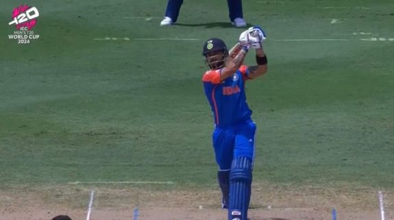 Watch: Netizens go crazy as Kohli recreates the famous six against Pakistan!