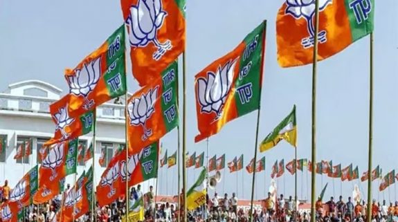 Lok Sabha Polls: BJP leading on 75 seats, Congress on 25