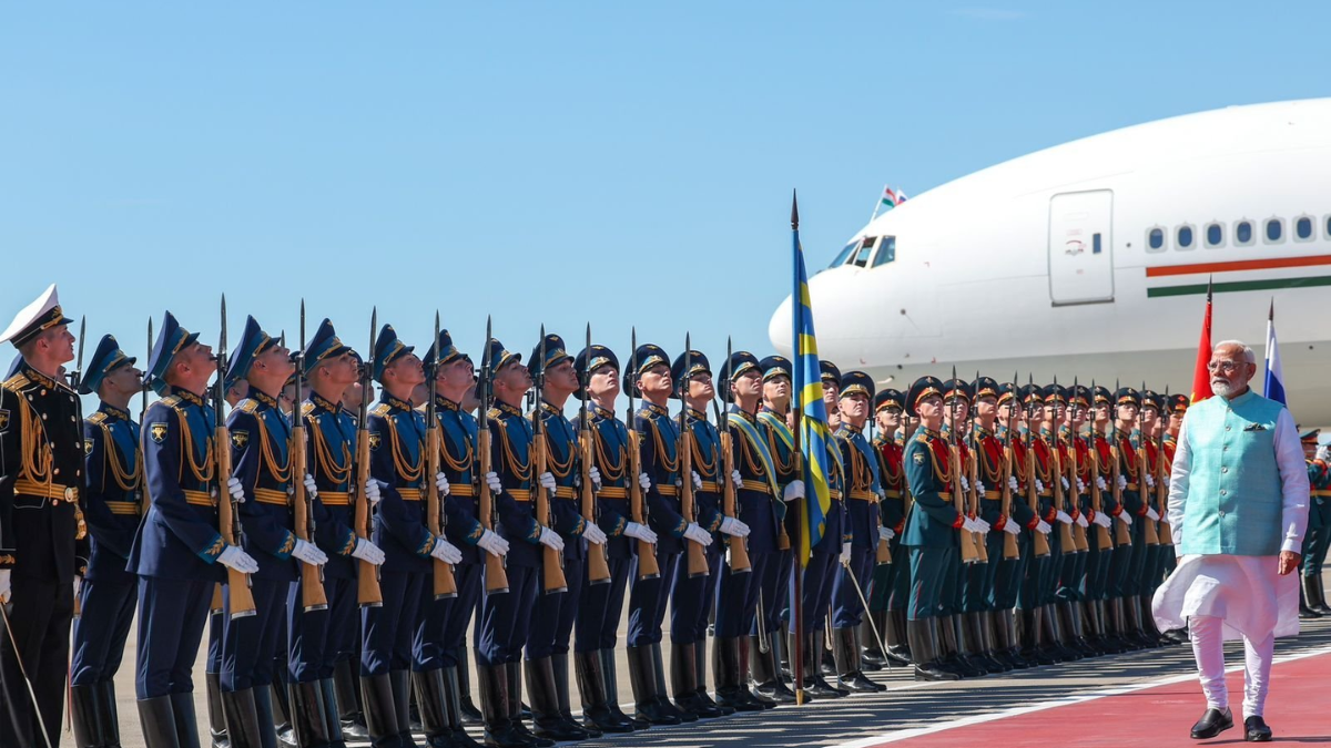 PM Modi received by Russia’s first Deputy PM, accorded Guard of Honour in Moscow