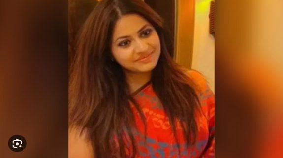 Who is IAS Offcer Pooja Khedkar accused of using fake certifcicates and seeking special privileges?