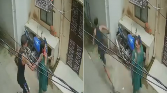 Watch: Alarming video of man snatching woman’s phone in Delhi goes viral, netizens say, “everyday thing…”