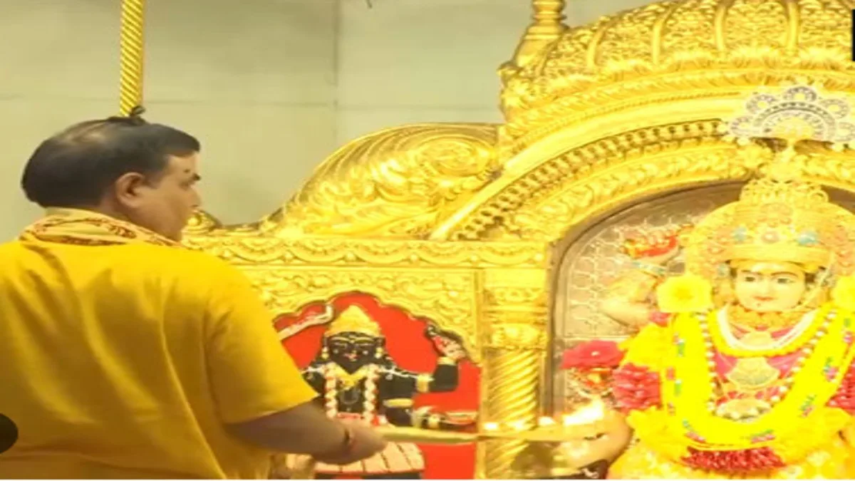 Delhi: First day of Shardiya Navratri celebrated with aarti at Jhandewalan Mata Temple