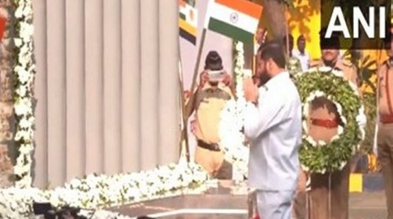 Maharashtra CM, DyCM, Governor pay tributes to bravehearts of 26/11 terror attacks