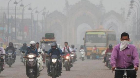 Delhi: Air Quality remain in ‘severe category’, dense smog envelops air