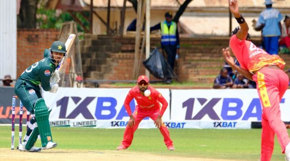 Why did the Pakistan cricket team wore orange caps against Zimbabwe in the 2nd ODI?