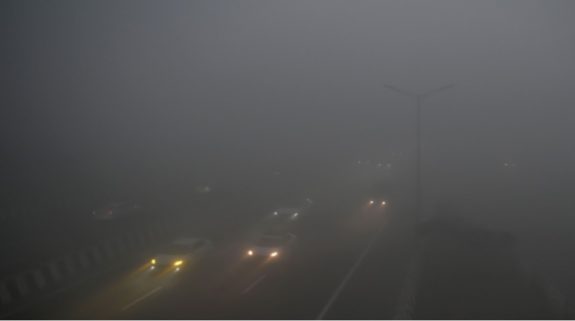 Winter fog disrupts flight, train services in Delhi