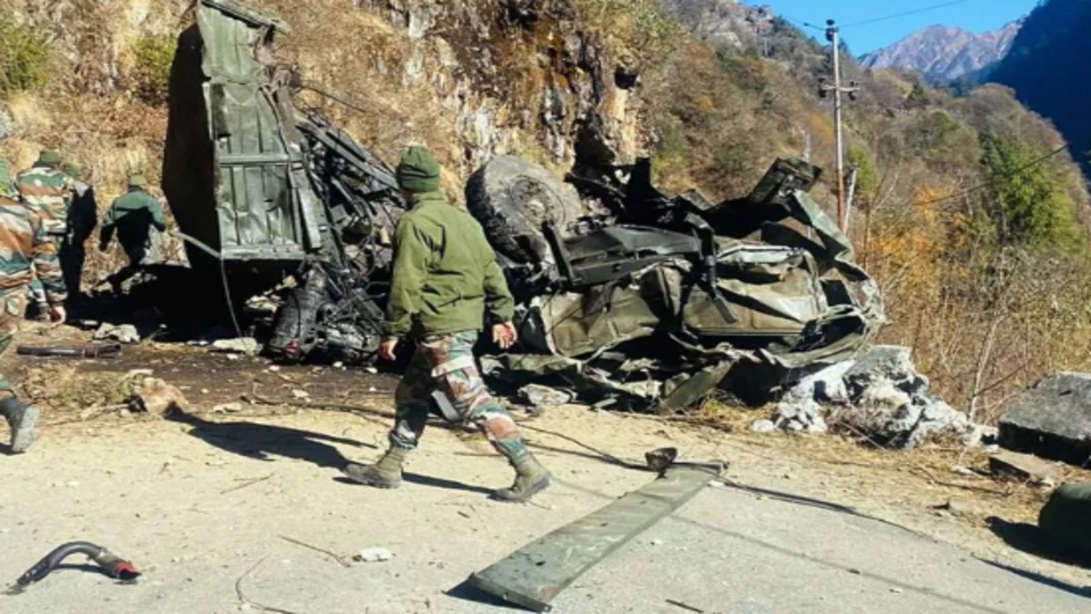J-K: 3 soldiers die after army truck falls into gorge in Ramban