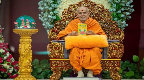 BAPS’s Dr. Gnanvatsaldas Swami’s First Book : “Daily Wisdom for Holistic Living” Published By Penguin India