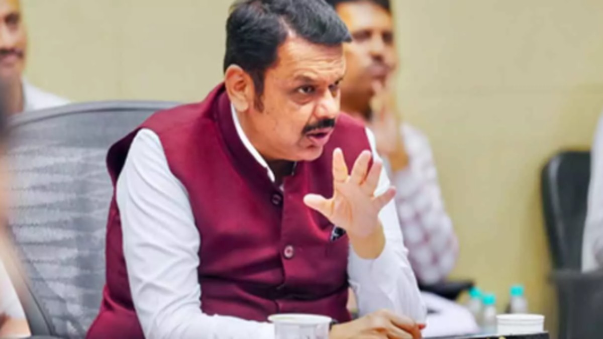 Fadnavis continuously reviewing situation created by rains in Maharashtra