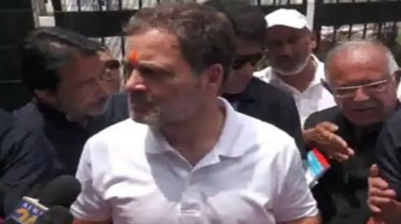 J-K: Rahul Gandhi visits Pak shelling-affected Poonch, vows to raise local issues