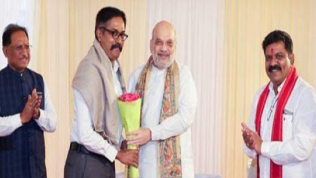 Amit Shah meets officers behind successful anti-Naxal ops
