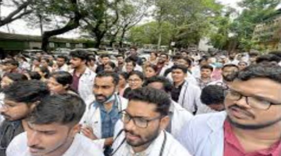 Goa: Doctors warn to go on strike if Health Minister fails to apologise publically