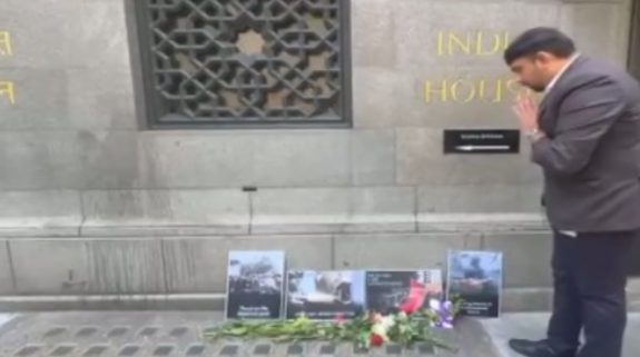 London: Indian diaspora pays tribute to deceased in Ahmedabad plane crash