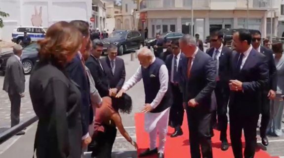 Council Member greets PM Modi in customary Indian way in Cyprus