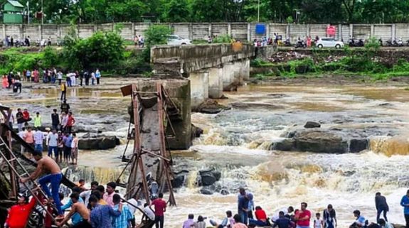 Pune bridge collapse: Rs 5 lakh aid announced for families of deceased, says District Collector