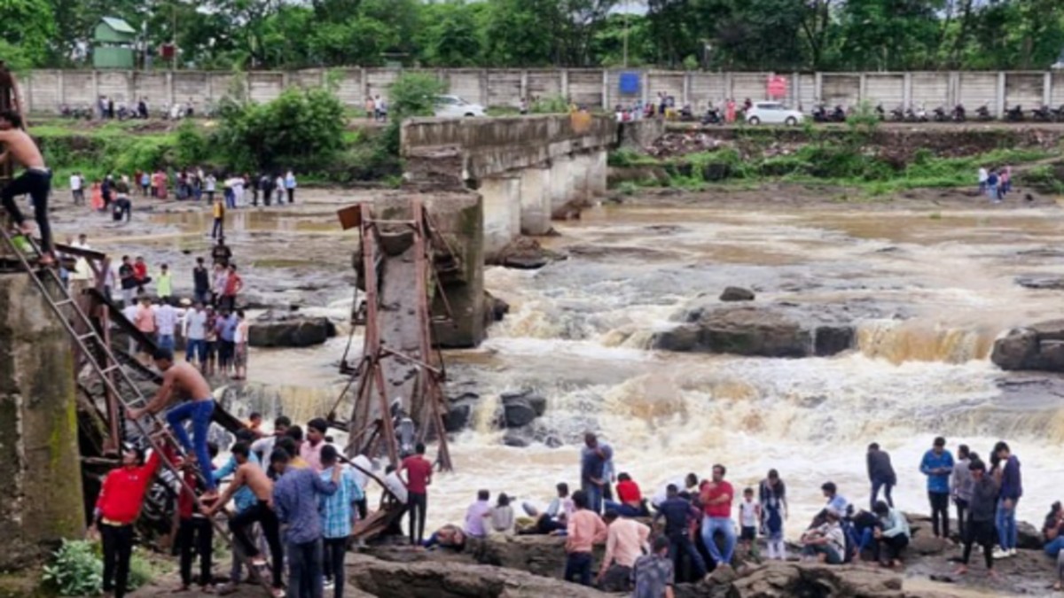 Pune bridge collapse: 4 dead, 51 injured after old structure gives way under tourist rush