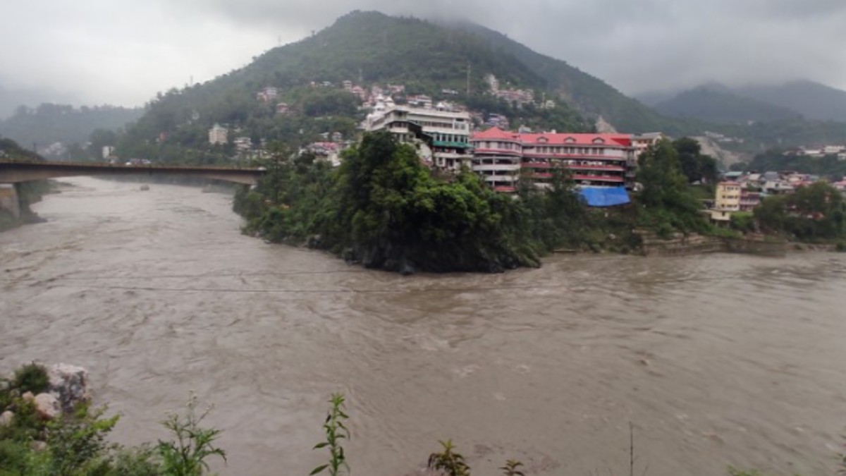 Death toll in Himachal rises to 80; 52 deaths rain-related, 28 in road accidents: SDMA