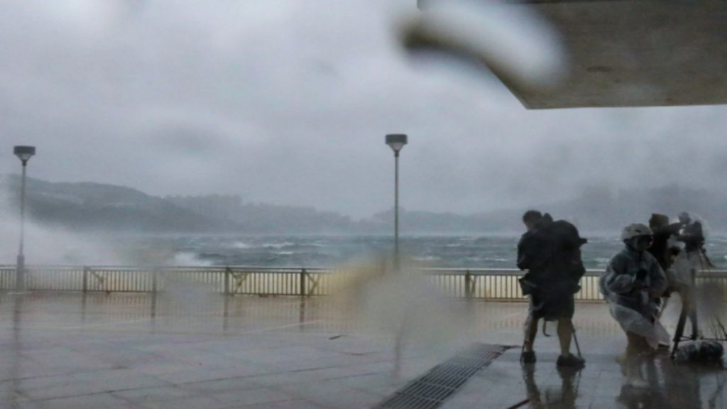Hong Kong Issues Hurricane signal